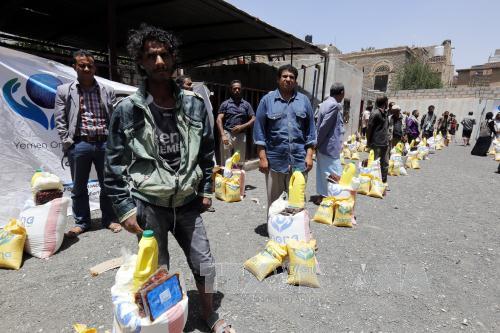 Phiến quân tại Yemen tấn công hàng loạt tàu hàng cứu trợ ảnh 1